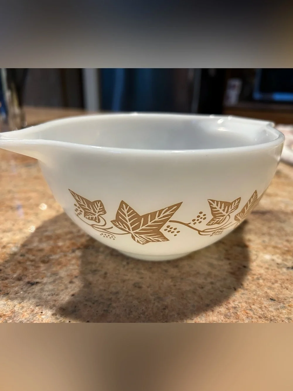 PYREX #441 TRADEMARK  1 1/2 PT Cinderella “Sandalwood Pattern” Mixing Bowl 1960.